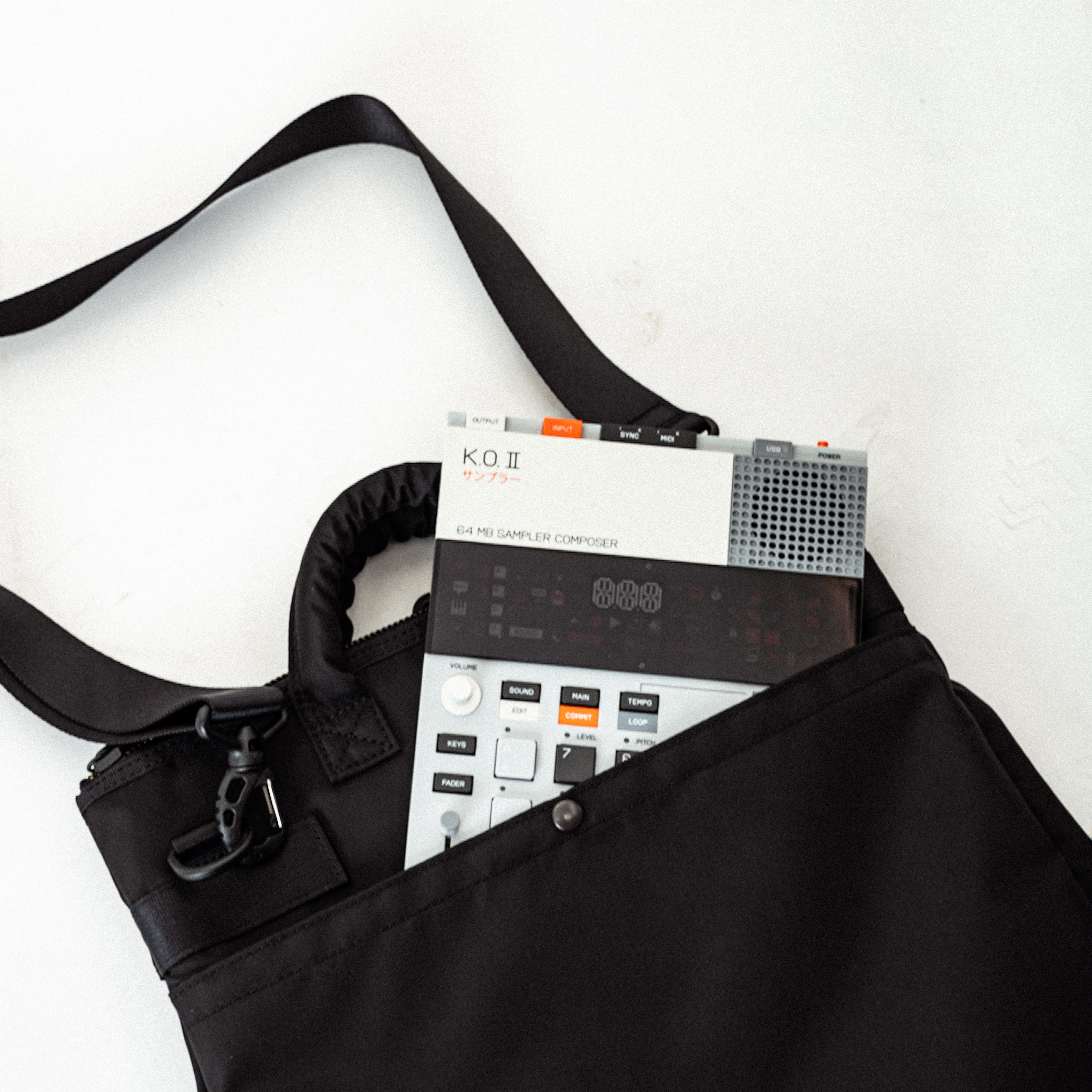【7/15より順次発送】KALT "Mini Helmet Bag" 86140