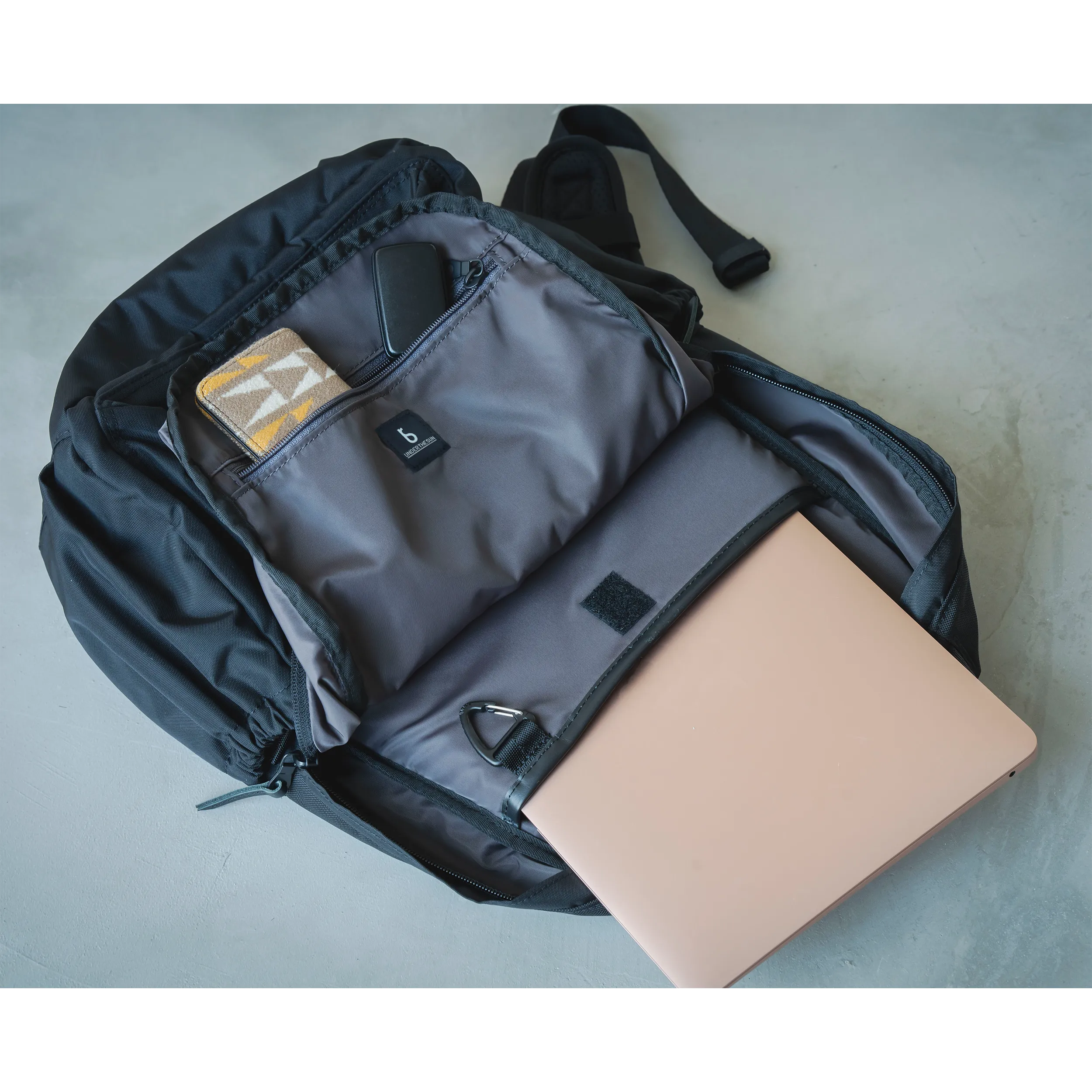 【完売御礼】次回入荷未定UNDERTHESUN Into ディパック 50143