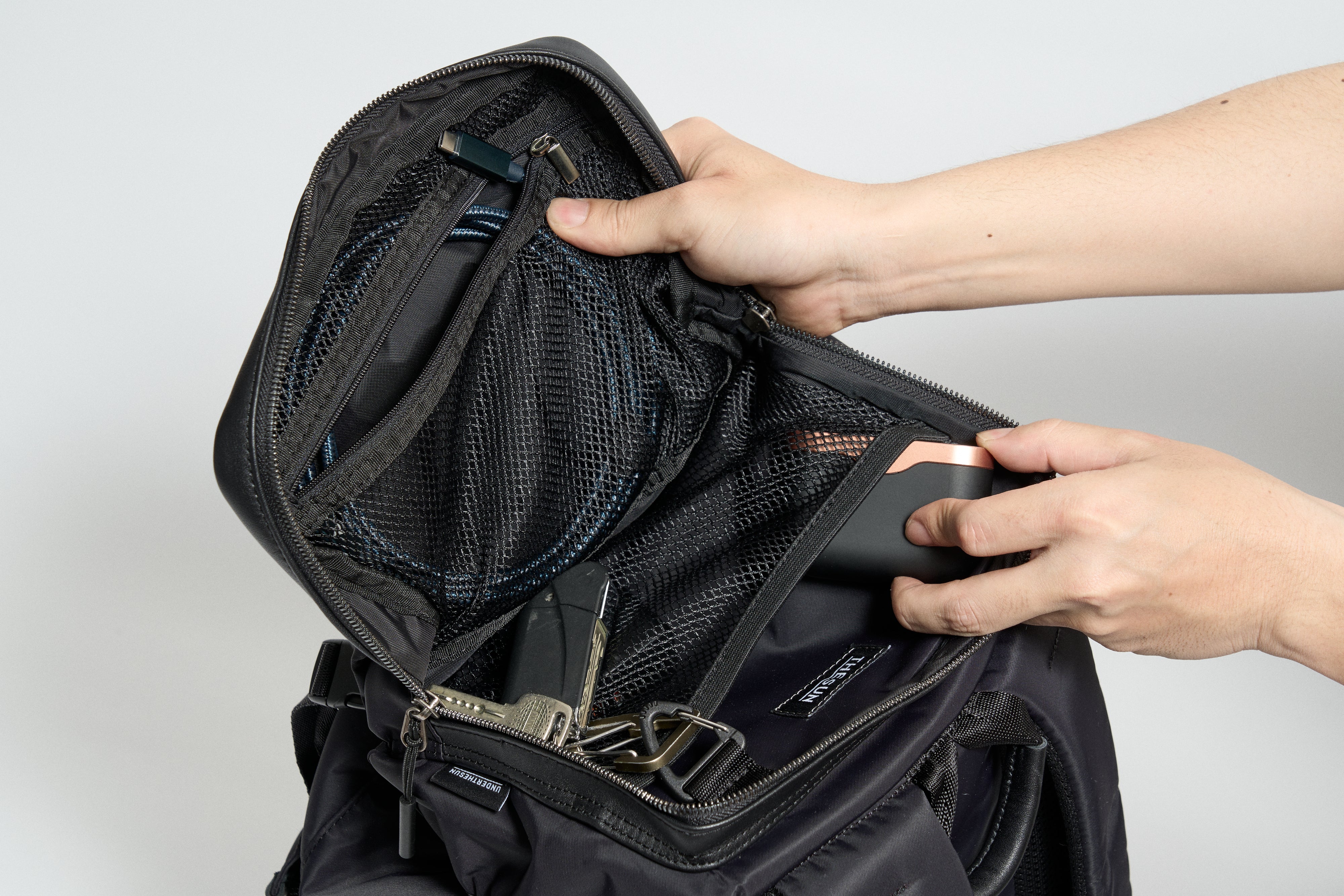 UNDERTHESUN TOTHECORE "2P Flap Backpack"　50122-00